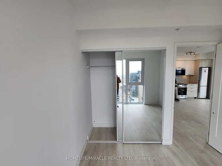 75 James St S #1802 — Photo 4