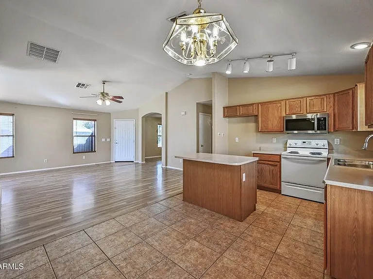 10930 W Wilshire Dr — Photo 6