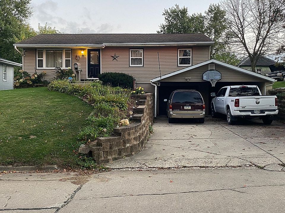 1st image of 328 E Plum St