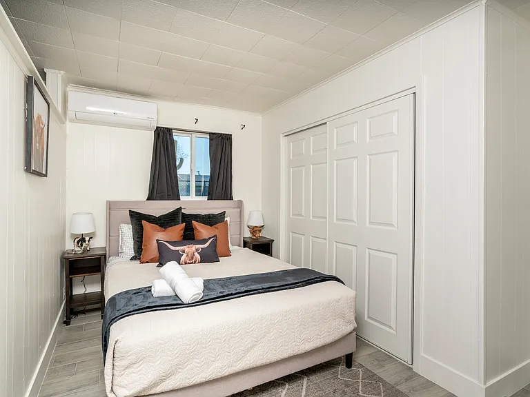 1047 W Elna Rae St — Photo 18
