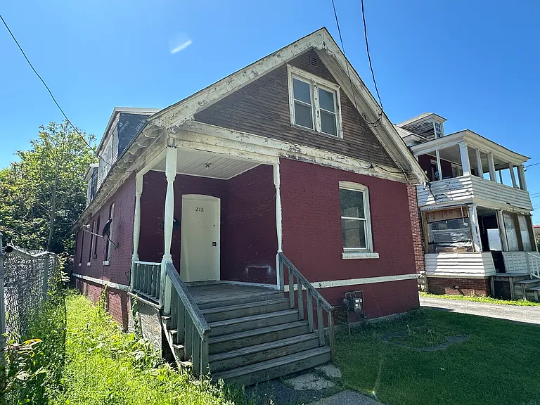 212 Leon St — Photo 9