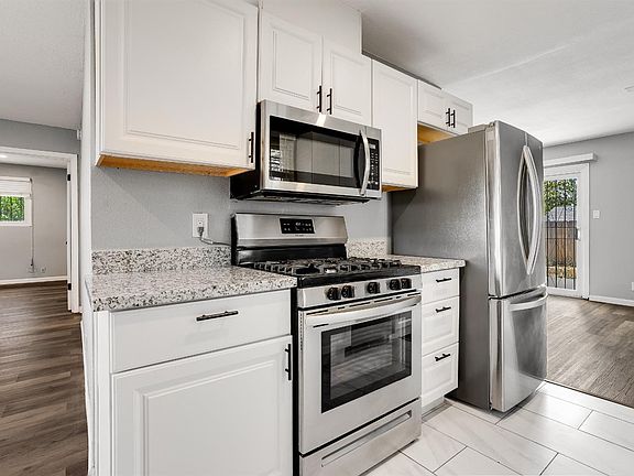 5th image of 207 Stanford Drive