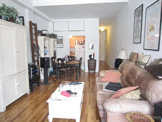 Rented by City Connections Realty | media 7