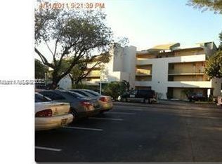 8820 Fontainebleau Blvd APT 403, Miami, FL 33172