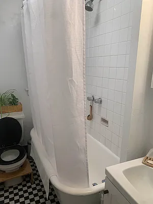 Rented by M.Grossman R.E. Management | media 12