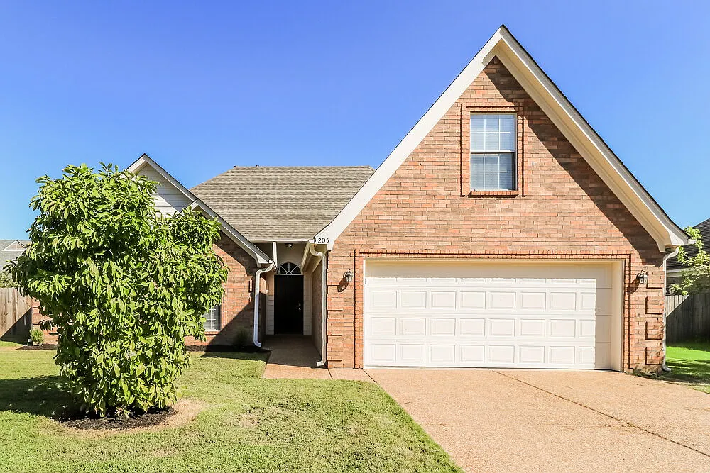 4 bed, 2.0 bath, 1699 sqft, $1,900 — Photo 1