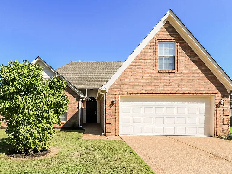 205 Cameron Dr — Photo 1