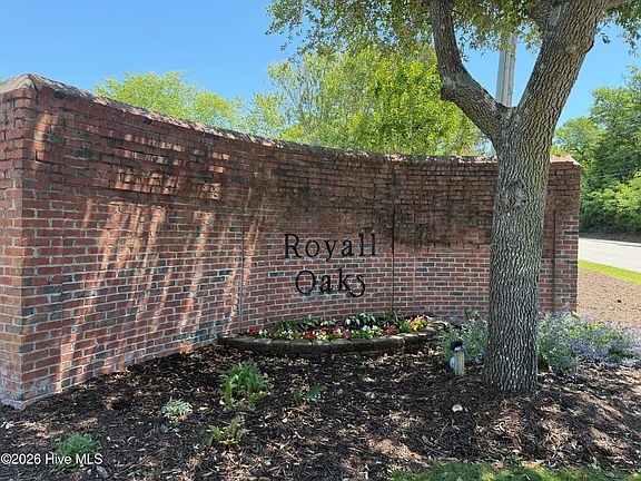 4th image of 310 Lord Berkeley Drive
