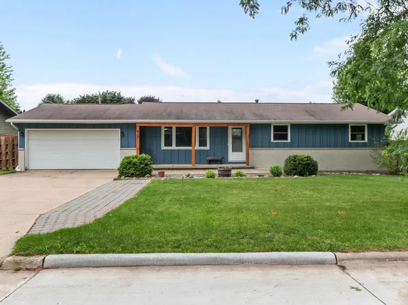 617 N Canterbury Dr, Appleton, WI 54915