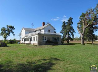 120 S Cedar St, Perry, KS 66073