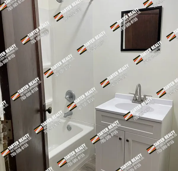 104 E Franklin St #4 — Photo 5
