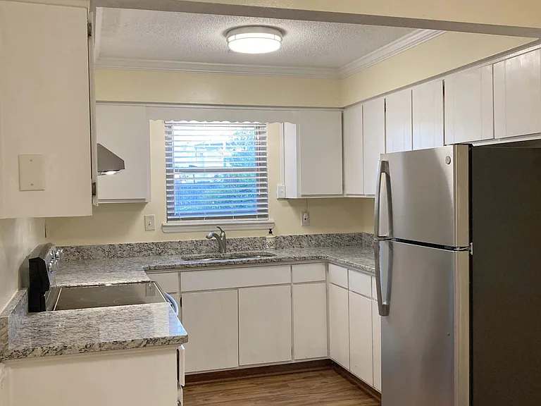1034 Riverbend Club Dr SE — Photo 9