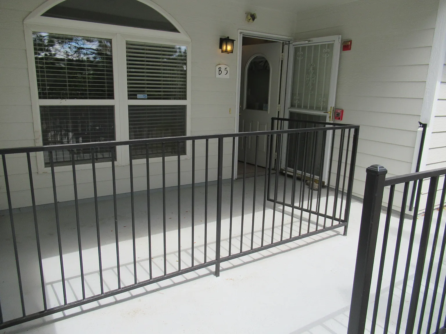 2 bed, 1057 sqft, $2,200 — Photo 1