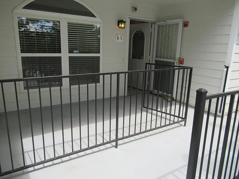 B5 private entry deck