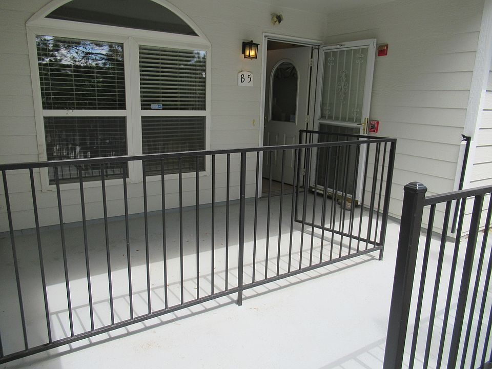 B5 private entry deck