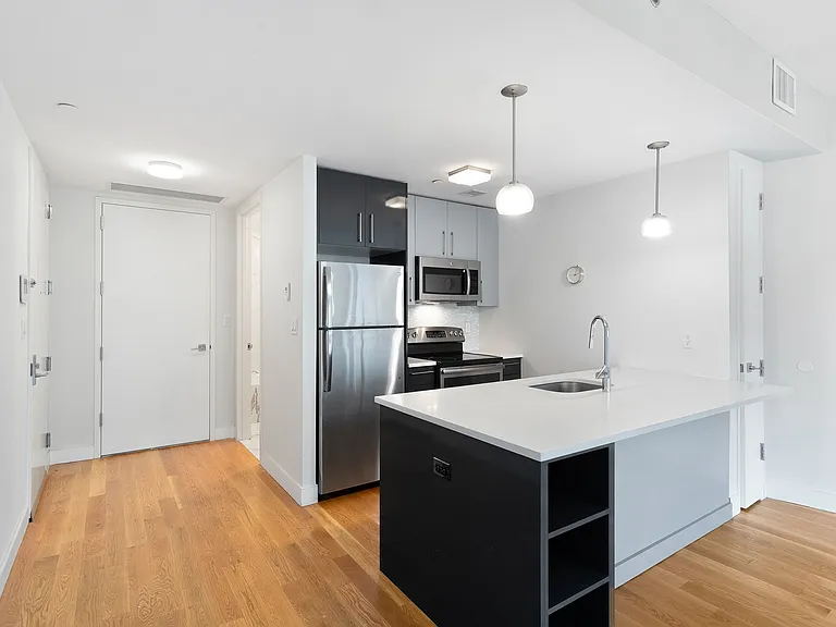 2727 Henry Hudson Pkwy W #507 — Photo 4