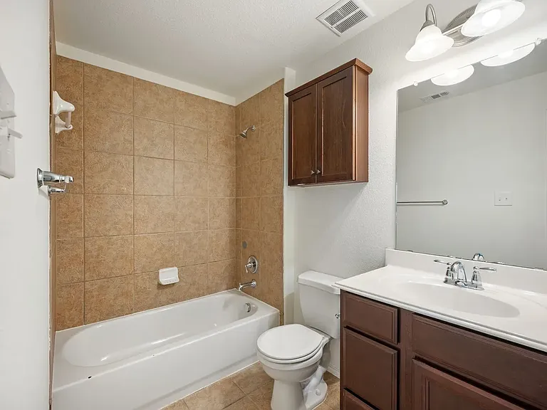 1013 Lucy Ln — Photo 13