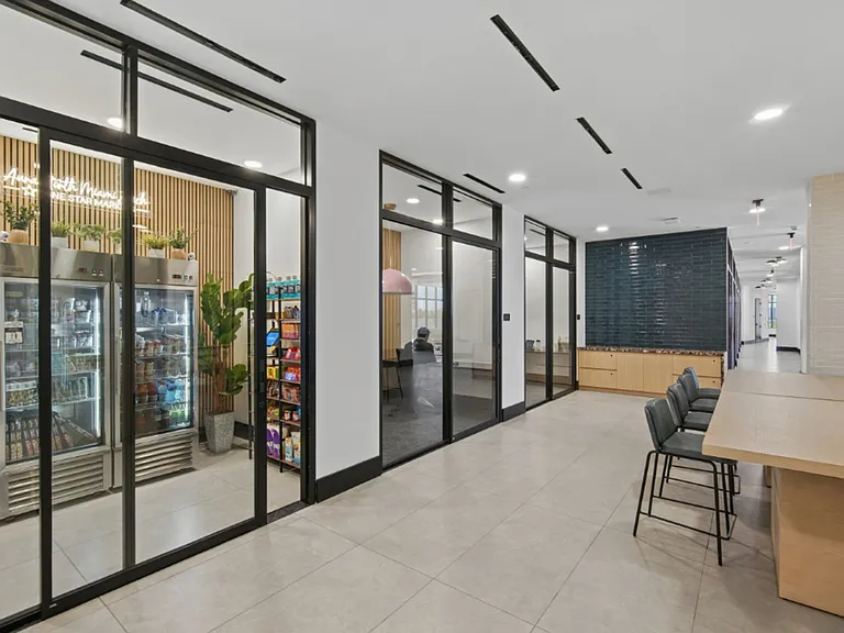 Aura North Miami Beach — Photo 32