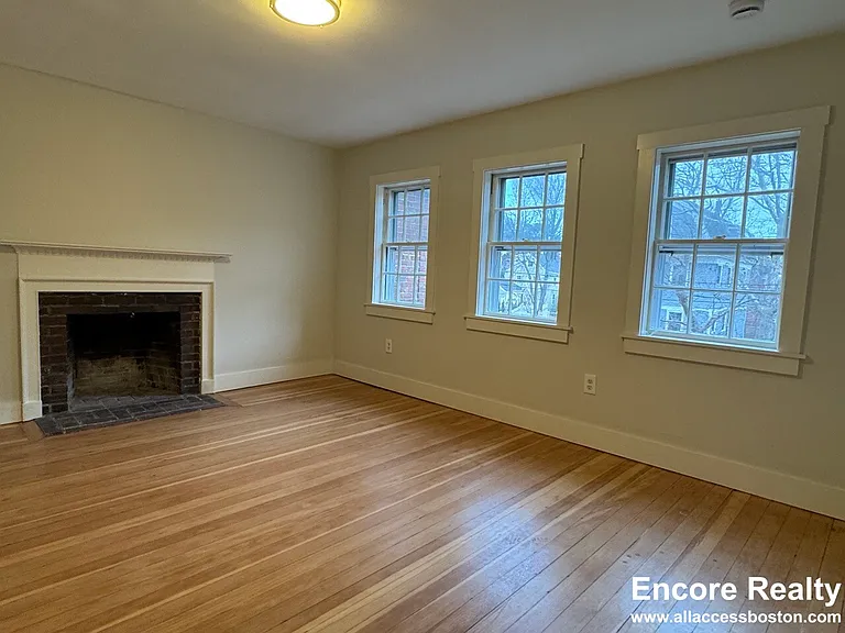 38 Gibson St #2 — Photo 1