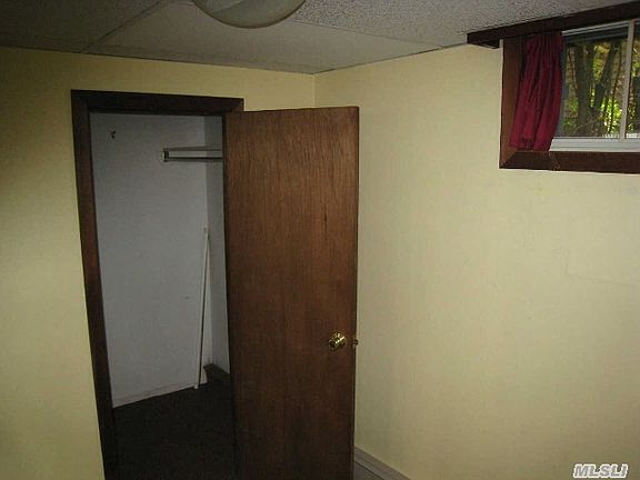 4th image of 6 Dante Ave
