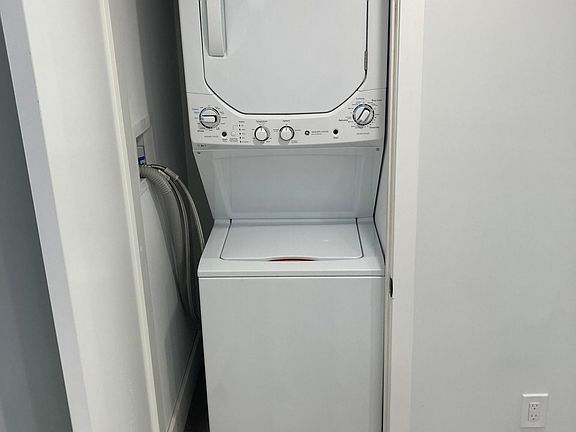2nd image of 136 Starr St Floor 3