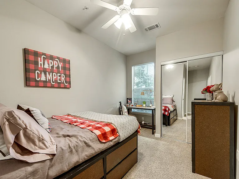 The Encore at Sam Houston - Student Living Priced Per Room — Photo 23