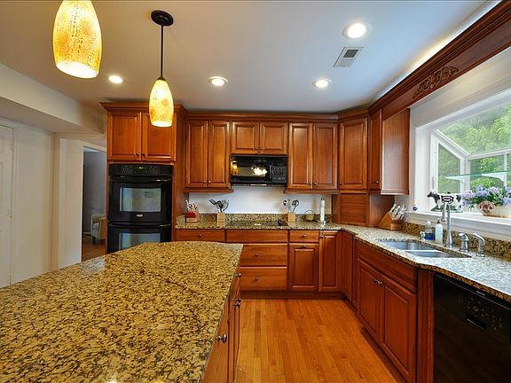 3rd image of 36 Puri Ln