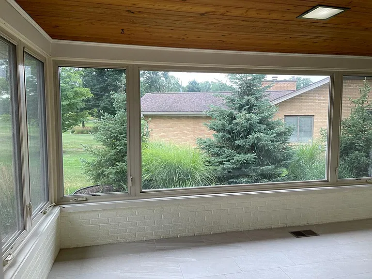 1533 Cambridge Rd — Photo 5