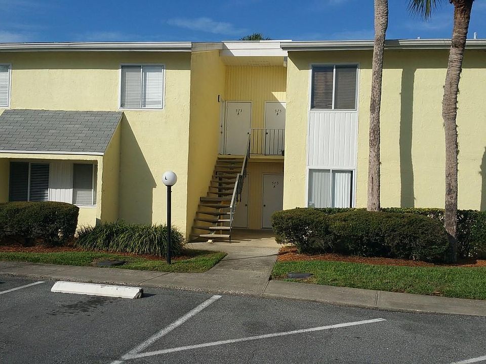 2nd image of 573 Fairways Cir #A