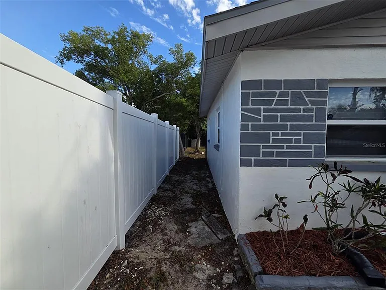 7216 James St — Photo 19
