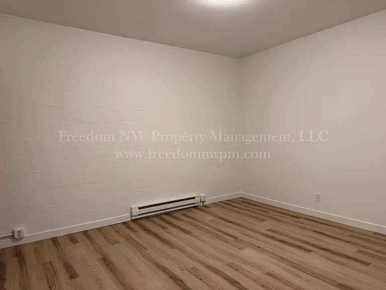 105 W Walnut St — Photo 12