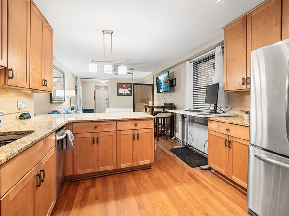 305 East 40th Street image 7 of 19