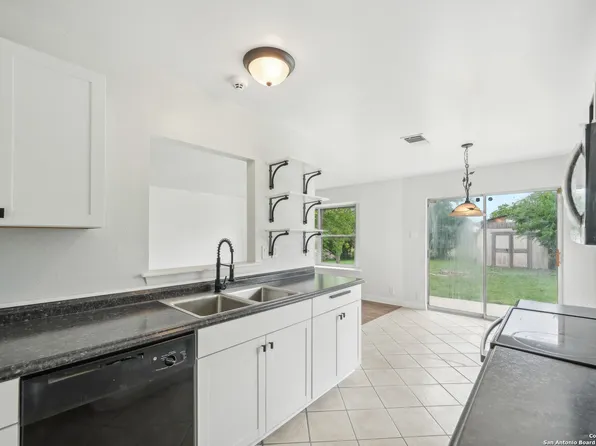 3703 Charles Conrad, Kirby, TX 78219