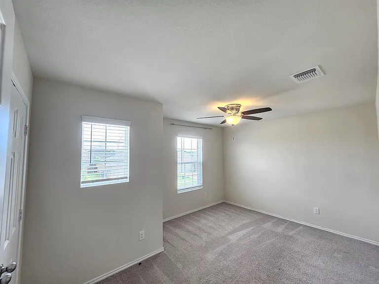 1045 Knightly Ln — Photo 4