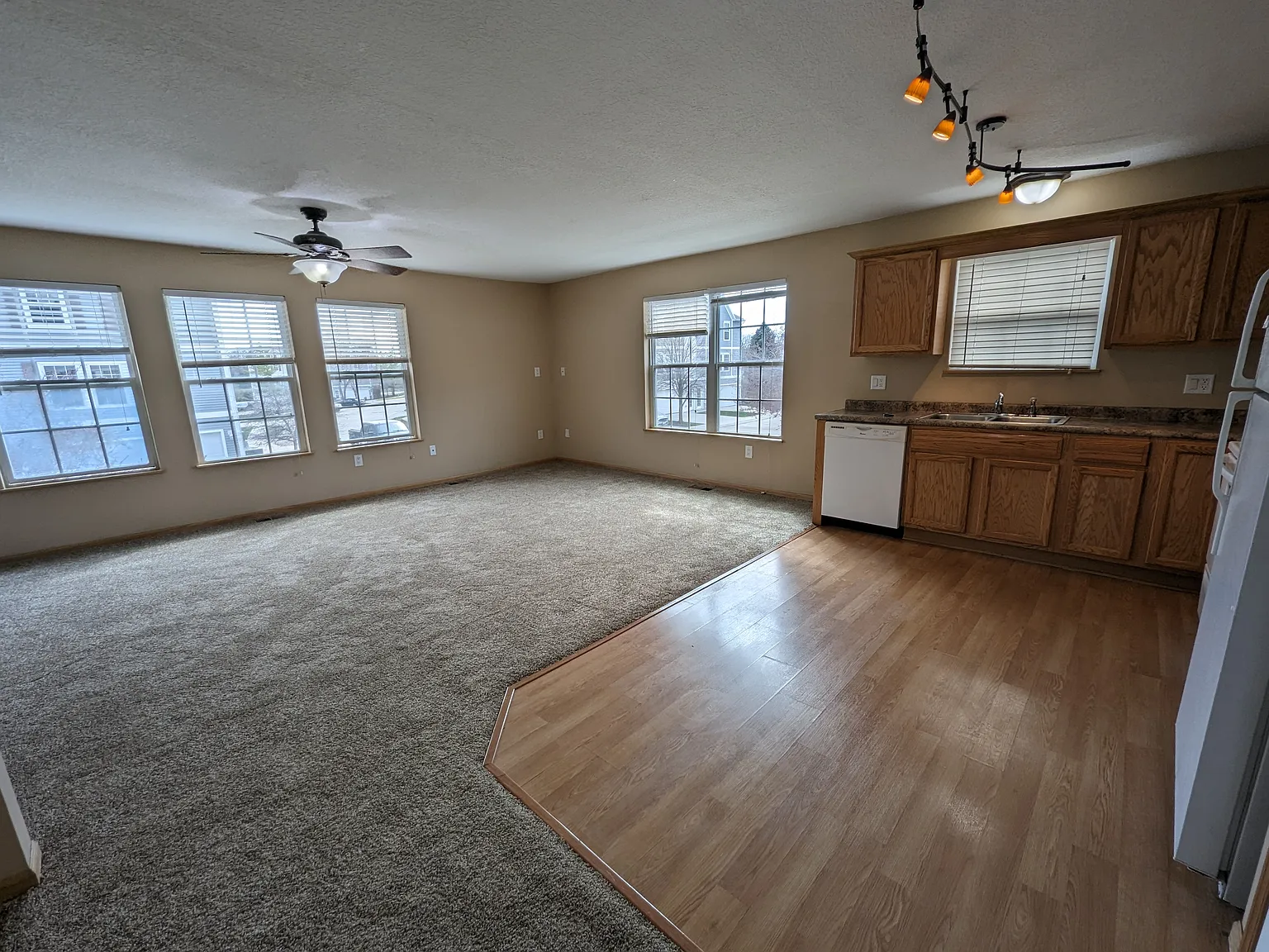 2 bed, 2.5 bath, 1152 sqft, $1,450 — Photo 3