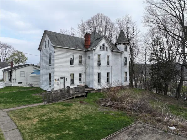 1229 McCabe Ave, Coraopolis, PA 15108