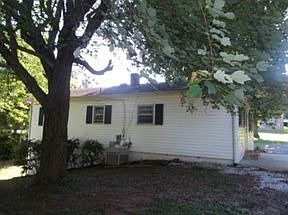 2nd image of 709 Wooddale Pl