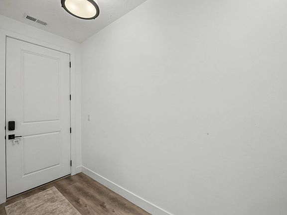 4th image of 686 N 275 W