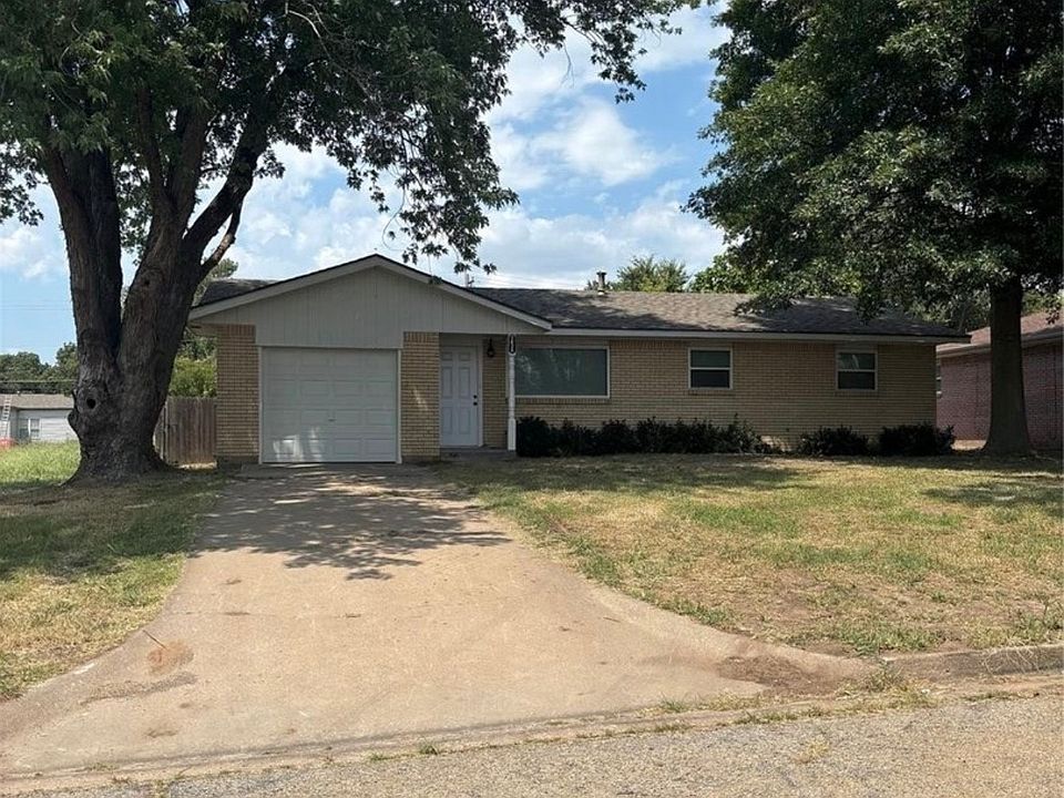 1st image of 1436 E Moses St