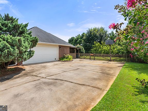 5th image of 110 Orchard Crest Ln