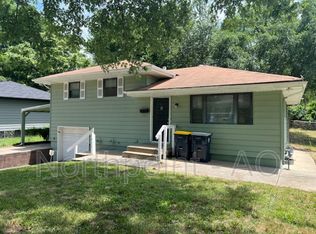 1911 Elmwood Ave, Kansas City, MO 64127