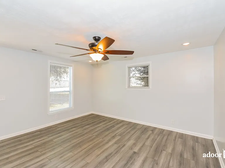 111 McKinley St — Photo 6