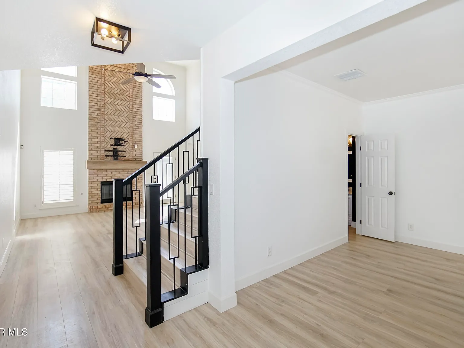 5 bed, 3.5 bath, 2913 sqft, $3,950 — Photo 4