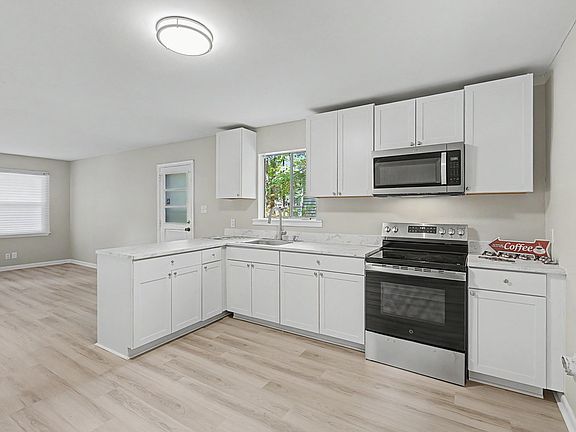 4th image of 2720 Thelma St