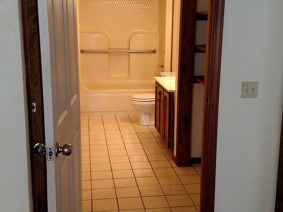 3rd image of 1000 S Brehm Ln #U