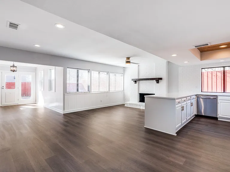 2700 Chancellor Dr — Photo 9