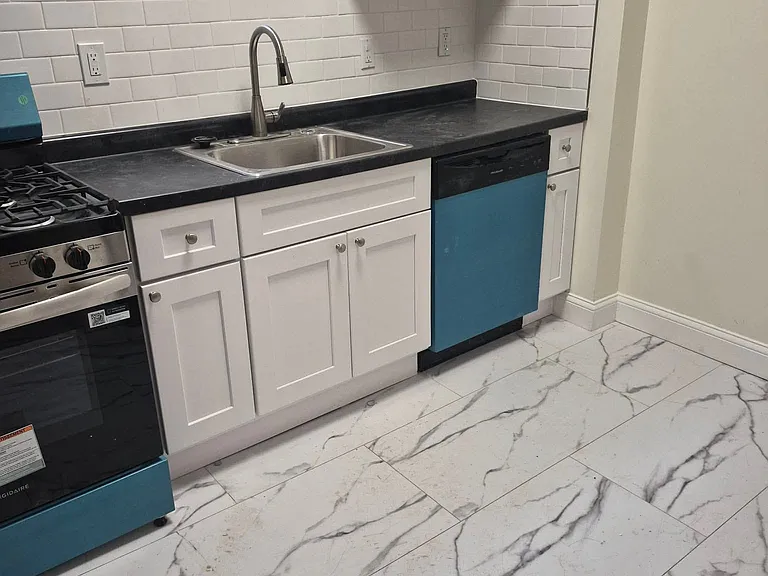 6301 N Rosebury Ave — Photo 12