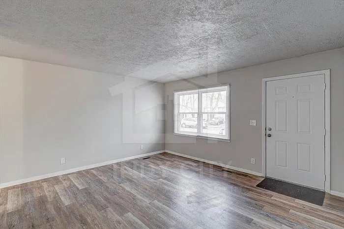 3 bed, 1.0 bath, 936 sqft, $1,500 — Photo 3