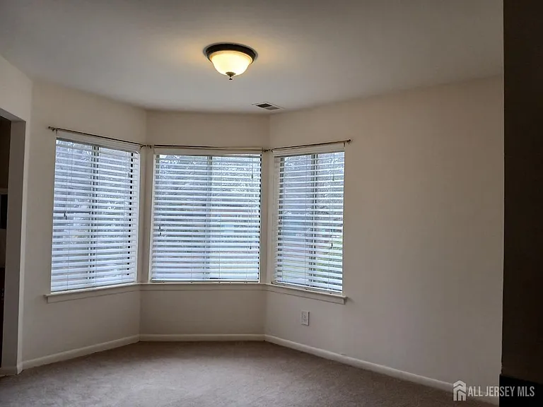 1081 Schmidt Ln — Photo 10