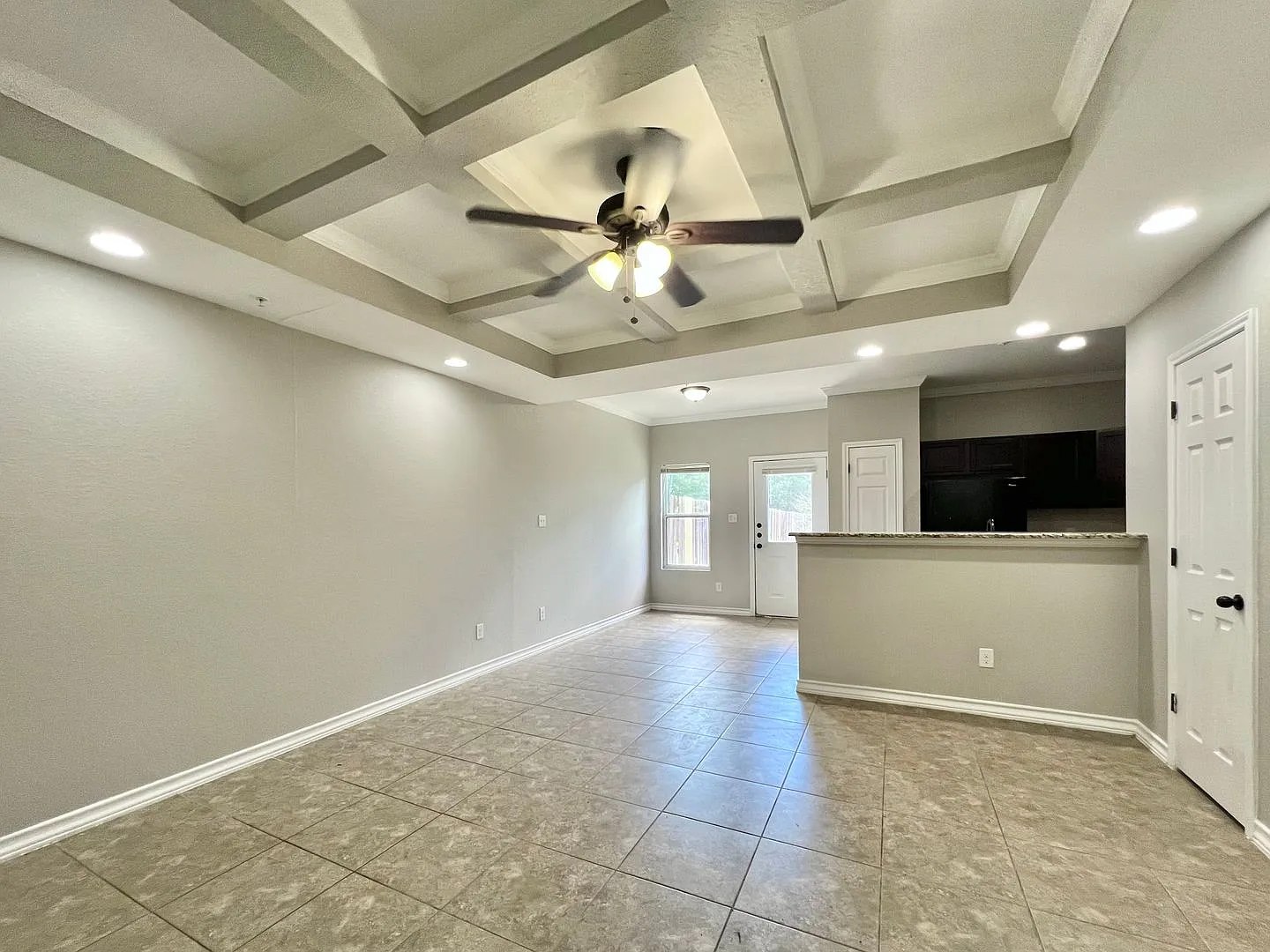 Cozy 3BR/2.5BA Townhome Near Medical Center, USAA & I-10 — Photo 4